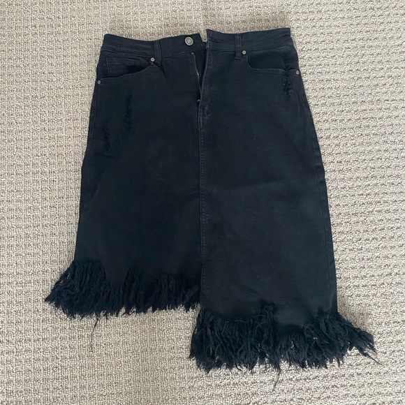 Black skirt with distressed fringe - Picture 4 of 4